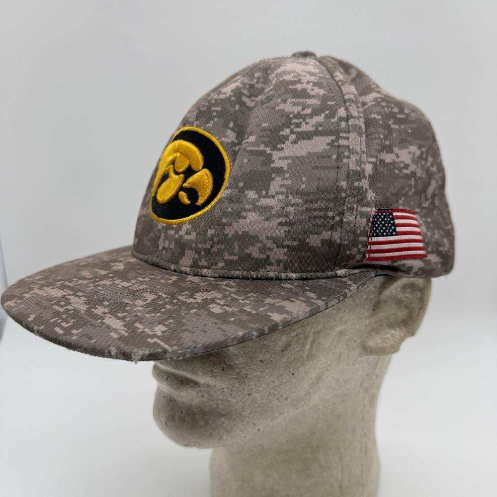 Iowa Hawkeyes Digital Camo Snapback Hat Top Of The World Military USA Flag‎ Cap
